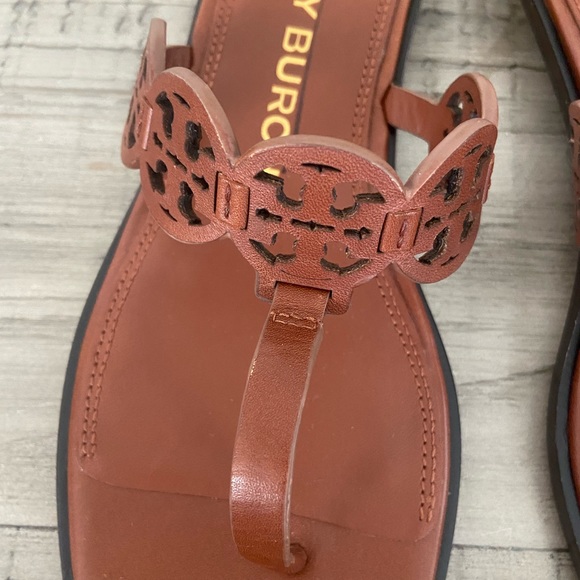 Tory Burch
Tiny Miller thong-strap sandal - Picture 4 of 7